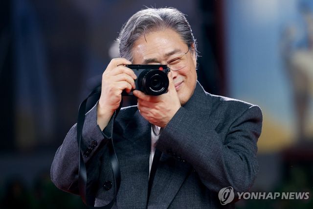 제82회 베네치아영화제 영화 '어쩔수가없다' 프리미어 상영회