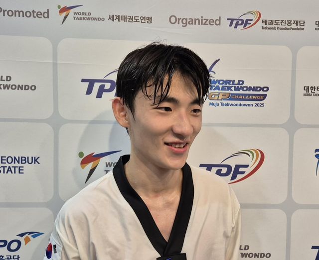 인터뷰하는 배준서