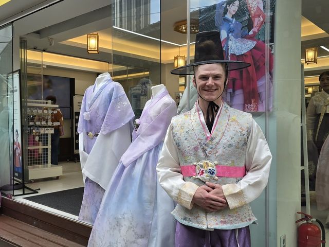 한복 입은 외국인 관광객