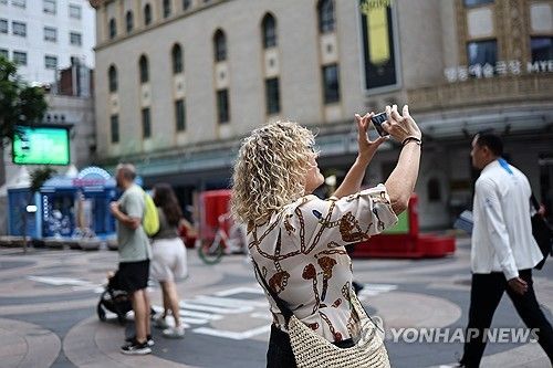"올해 외국인 관광객 2천만명 넘을 듯…국내소비증가율 2.5%p↑" 