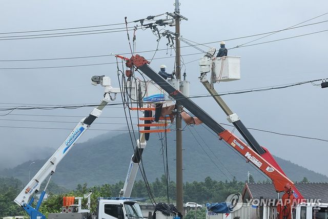 낙뢰 피해 복구 작업