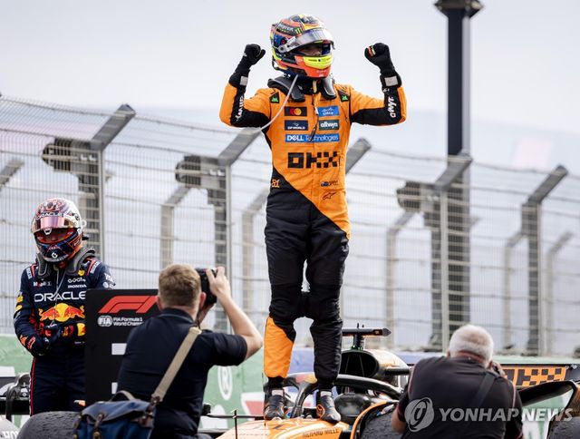 우승을 기뻐하는 오스카 피아스트리