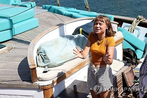 바르셀로나에서 가자지구로 출항 예정인 툰베리