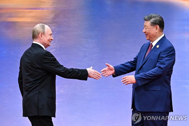 시진핑 중국 국가주석(우)과 블라디미르 푸틴 러시아 대통령(좌)