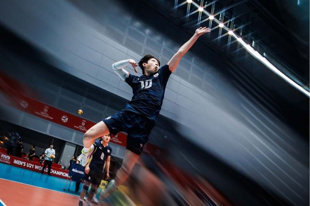 한국 아웃사이드 히터 윤경