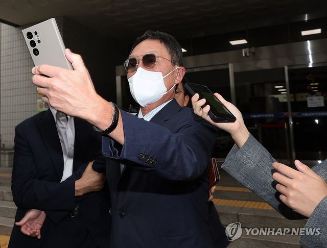 법원 나서는 구본성 아워홈 전 부회장