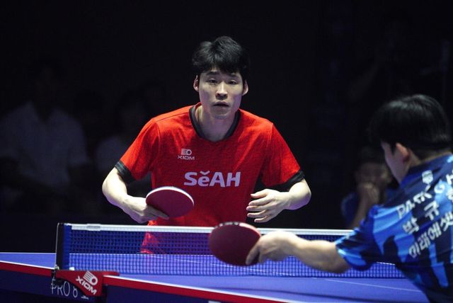 박규현과 프로탁구리그 결승 벌이는 장우진(왼쪽)