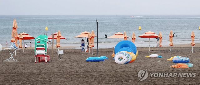 "제주 해수욕장 폐장 아쉬워요"