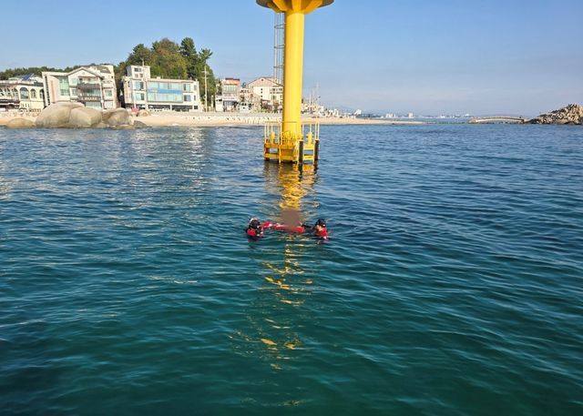 강릉 사천해변서 표류한 30대 물놀이객 구조