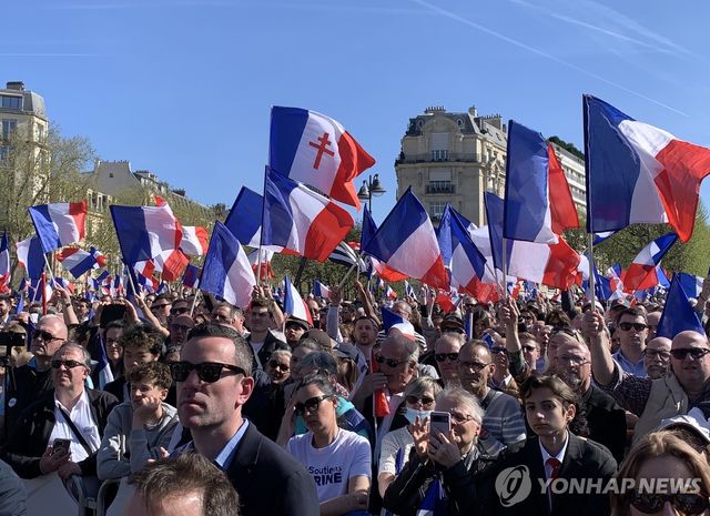 프랑스 극우 정당 국민연합(RN) 지지자들 