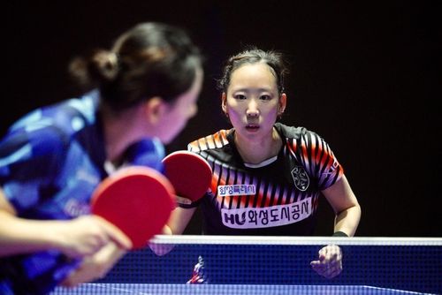 프로탁구리그 여자단식 경기에 나선 양하은(오른쪽)