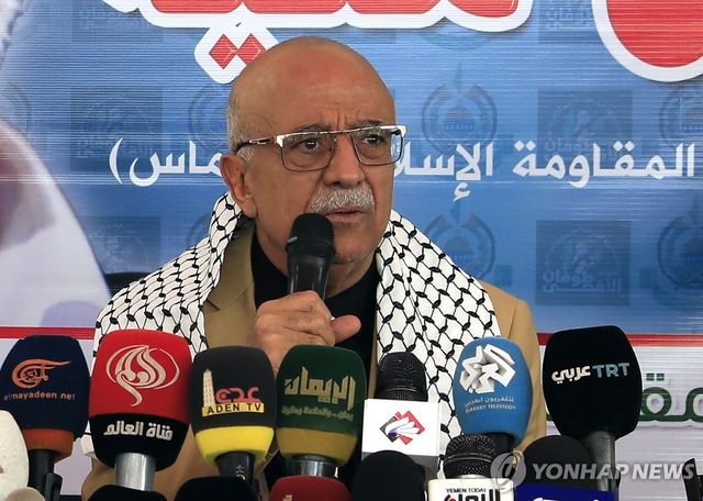 이스라엘의 공습으로 숨진 아메드 갈리브 알라위 후티 총리의 생전 모습