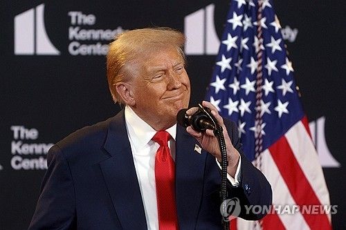 케네디센터 공로상 수상자 직접 발표하는 트럼프