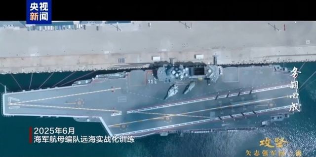 중국군의 항공모함 편대 훈련 영상