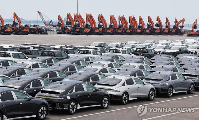 수출 대기 중인 자동차