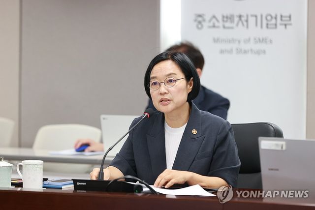 소비촉진 및 수출대응 점검 회의 주재하는 한성숙 장관