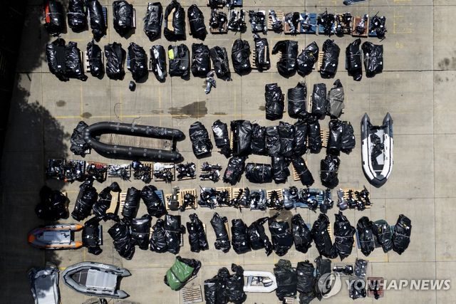 영국해협 밀입국에 사용된 소형 보트