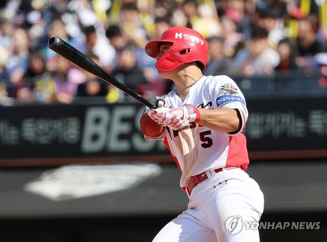 장타 날리는 김도영