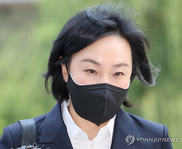 특검 출석하는 유경옥 전 행정관