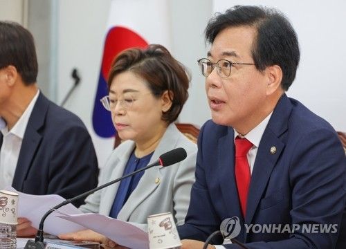 발언하는 송언석 비대위원장