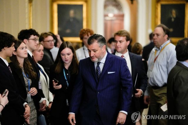 테드 크루즈 상원의원(중앙)