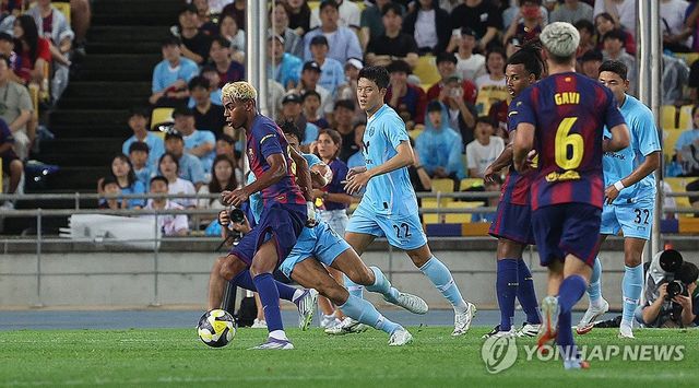 공격 주도하는 라민 야말