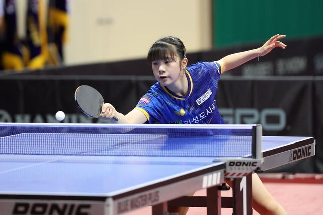 대통령기 여자고등부 단식에 출전한 허예림의 경기 장면