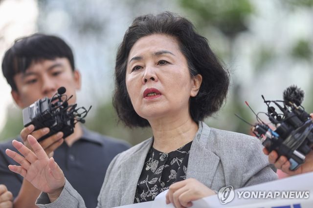 특검 출석, 질문에 답하는 김영선 전 의원