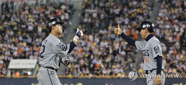 한화 채은성 '연장전 짜릿한 투런 홈런!'