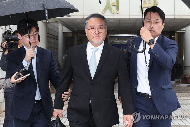 특검 첫 구속영장 청구, 삼부토건 회장 심사 출석