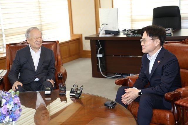 손경식 경총 회장 만난 김정관 장관 