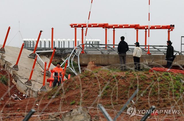 무안공항 로컬라이저 현장 조사하는 항철위