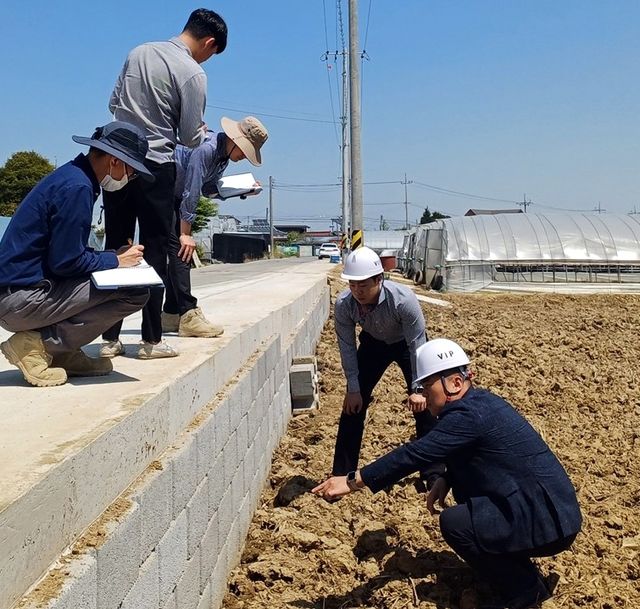 "여기, 여기…제대로 시공이 됐나요"