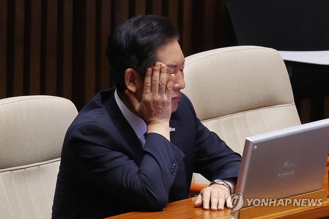 시작부터 난관 봉착한 정청래 대표