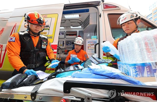 폭염 대비 구급 물품 점검하는 119구급대