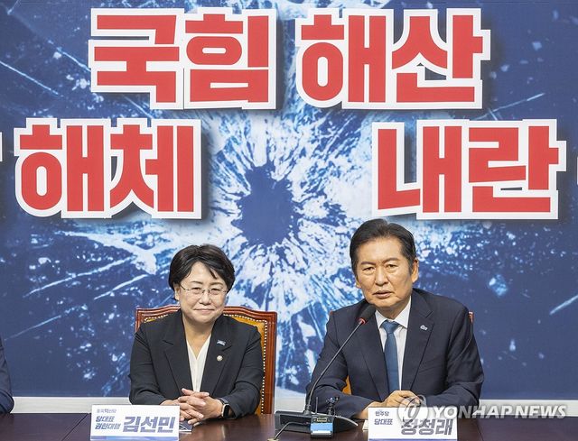 조국혁신당 찾아 발언하는 정청래