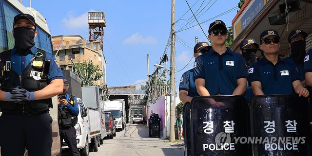 경찰, 전광훈·사랑제일교회 압수수색