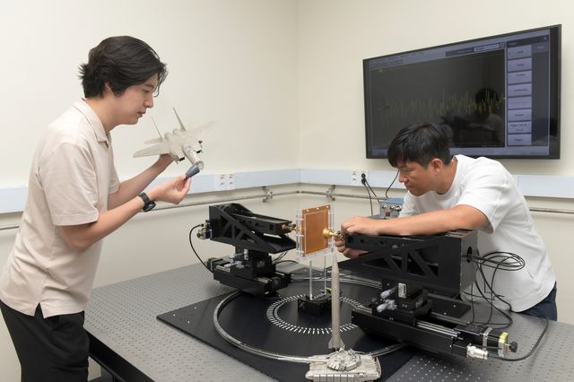 전자파 투과 시스템 평가하는 표준연 연구팀 