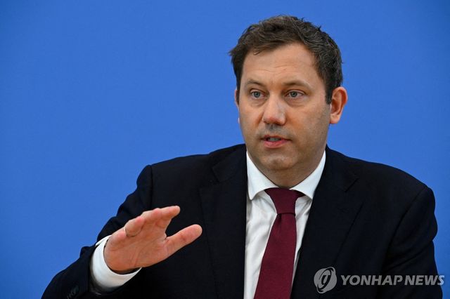 라르스 클링바일 독일 부총리 겸 재무장관