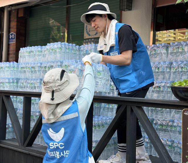 생수 6천개 나눔 활동