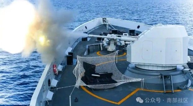 중국군 남부전구의 함포 사격 훈련