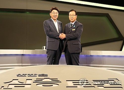 손 맞잡은 전주시장과 완주군수