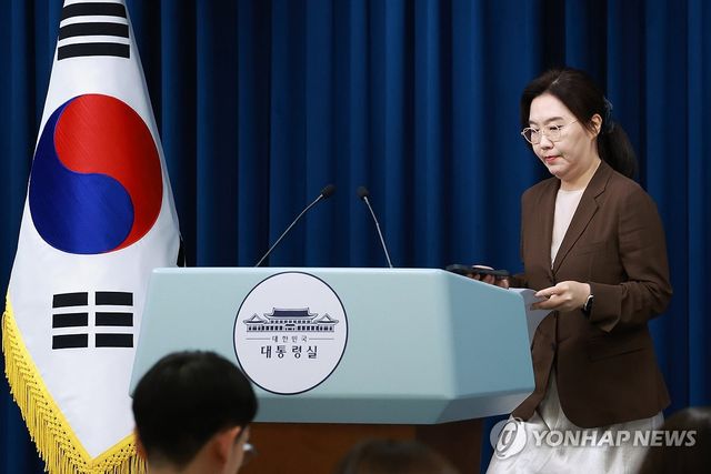 현안 브리핑 나선 대통령실 대변인