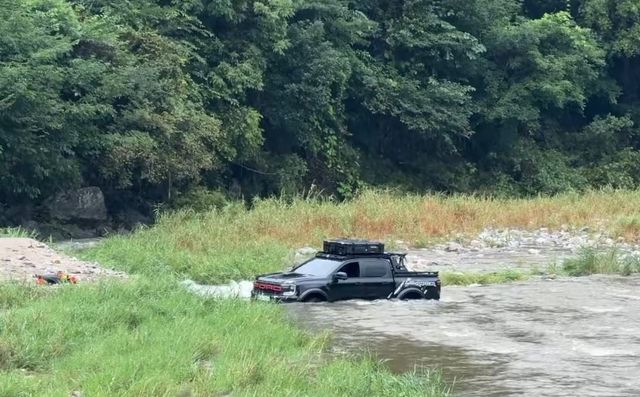 가평 집중호우로 고립된 차량