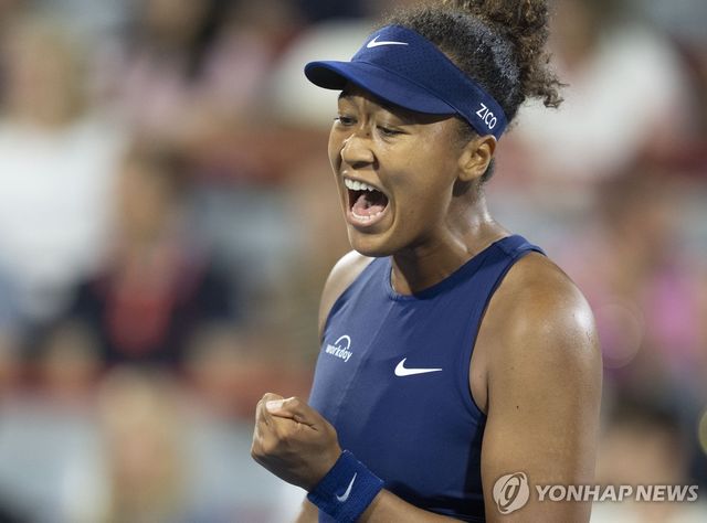 승리 후 기뻐하는 오사카