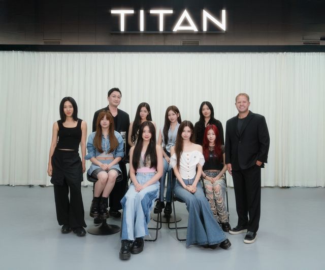 신생 가요 기획사 타이탄 콘텐츠 임원들과 신인 걸그룹 앳하트