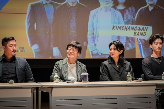 뉴욕 콘서트 무대 서는 김창완