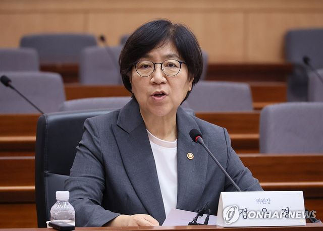 발언하는 정은경 장관