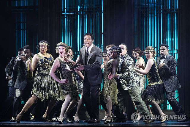 화려하고 들뜬 '위대한 개츠비'