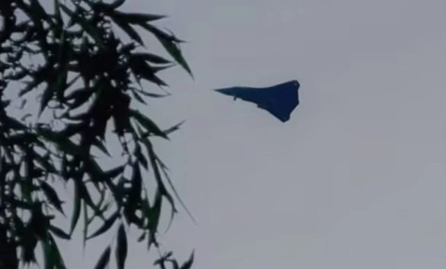 중국 온라인상에서 유통 중인 '신형 스텔스기' 사진